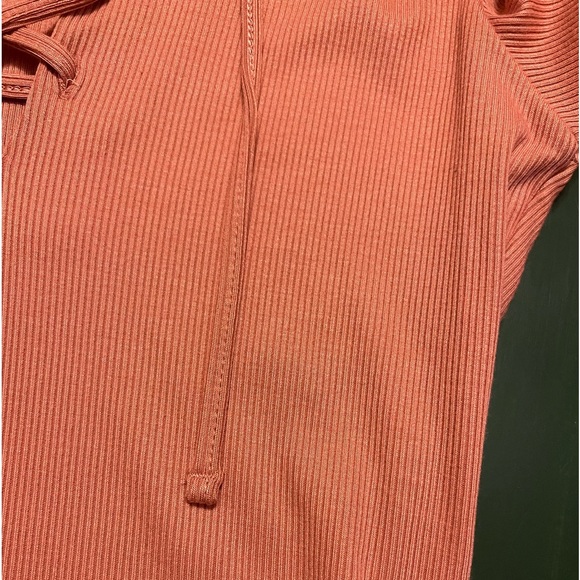 Woman’s Hollister Long Sleeve Top - Picture 12 of 12